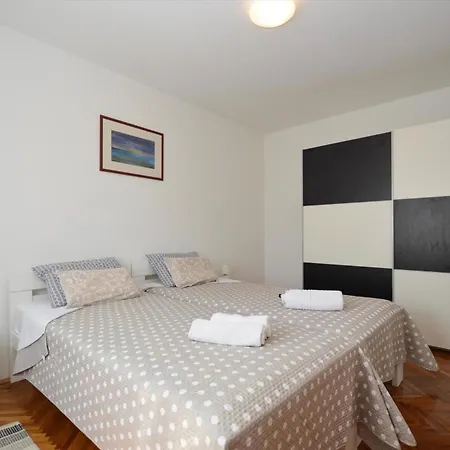 In Pula/istrien 11022 Apartment *