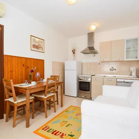 In Pula/istrien 11022 Apartment Pjescana Uvala