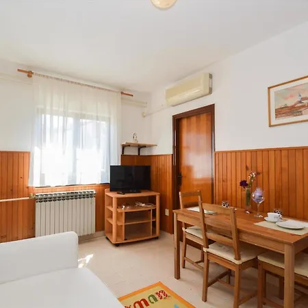 Apartment In Pula/istrien 11022