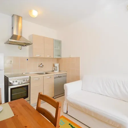 In Pula/istrien 11022 Apartment *