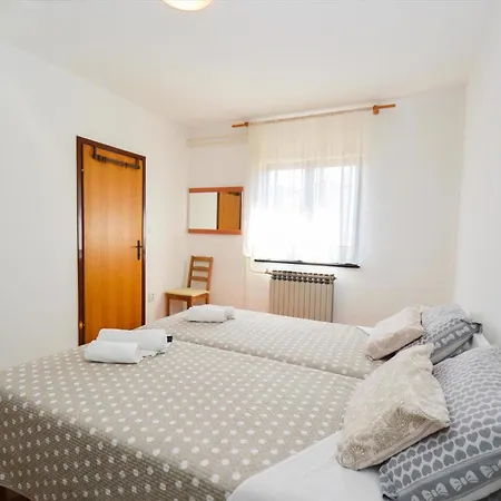 In Pula/istrien 11022 Apartament Pjescana Uvala